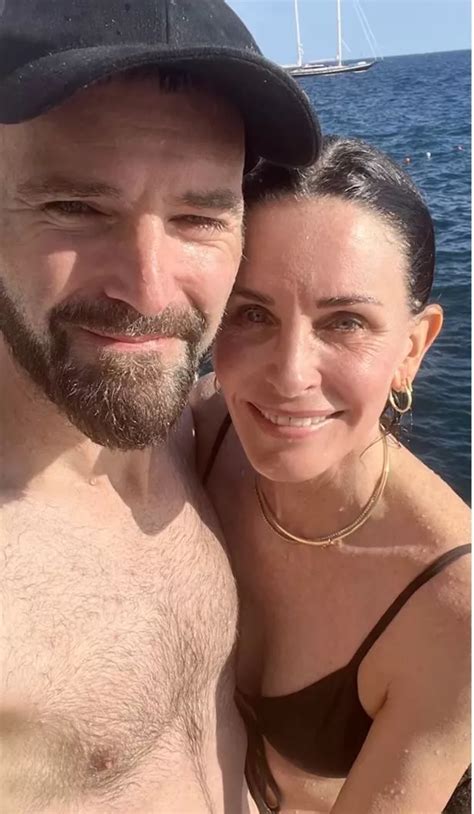 courtney cox lingerie|Courteney Cox stuns in rare bikini snap on Italian。